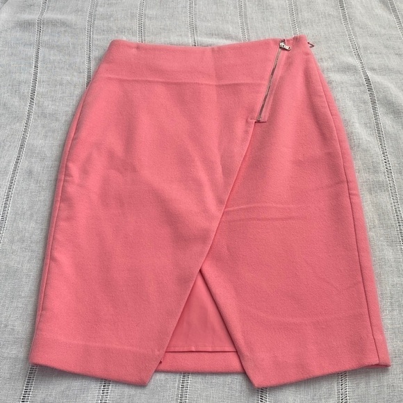 Loft NWT barbiecore pink pencil skirt with zipper embellishment. - Picture 14 of 14